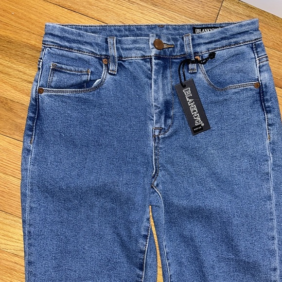 ✨ BLANK NYC ✨ The Madison High Rise Crop Raw Hem Size 27 - Picture 5 of 9